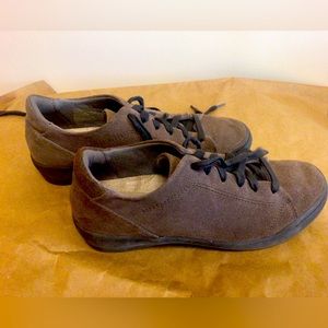Earth Origins. Women 8. Brown Suede.